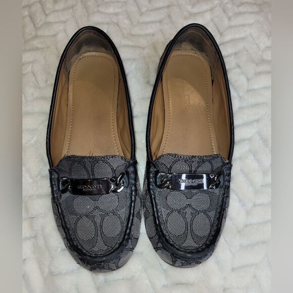 Coach Olive Loafers Size 7b w/Black Coach Hardware. - Picture 2 of 4